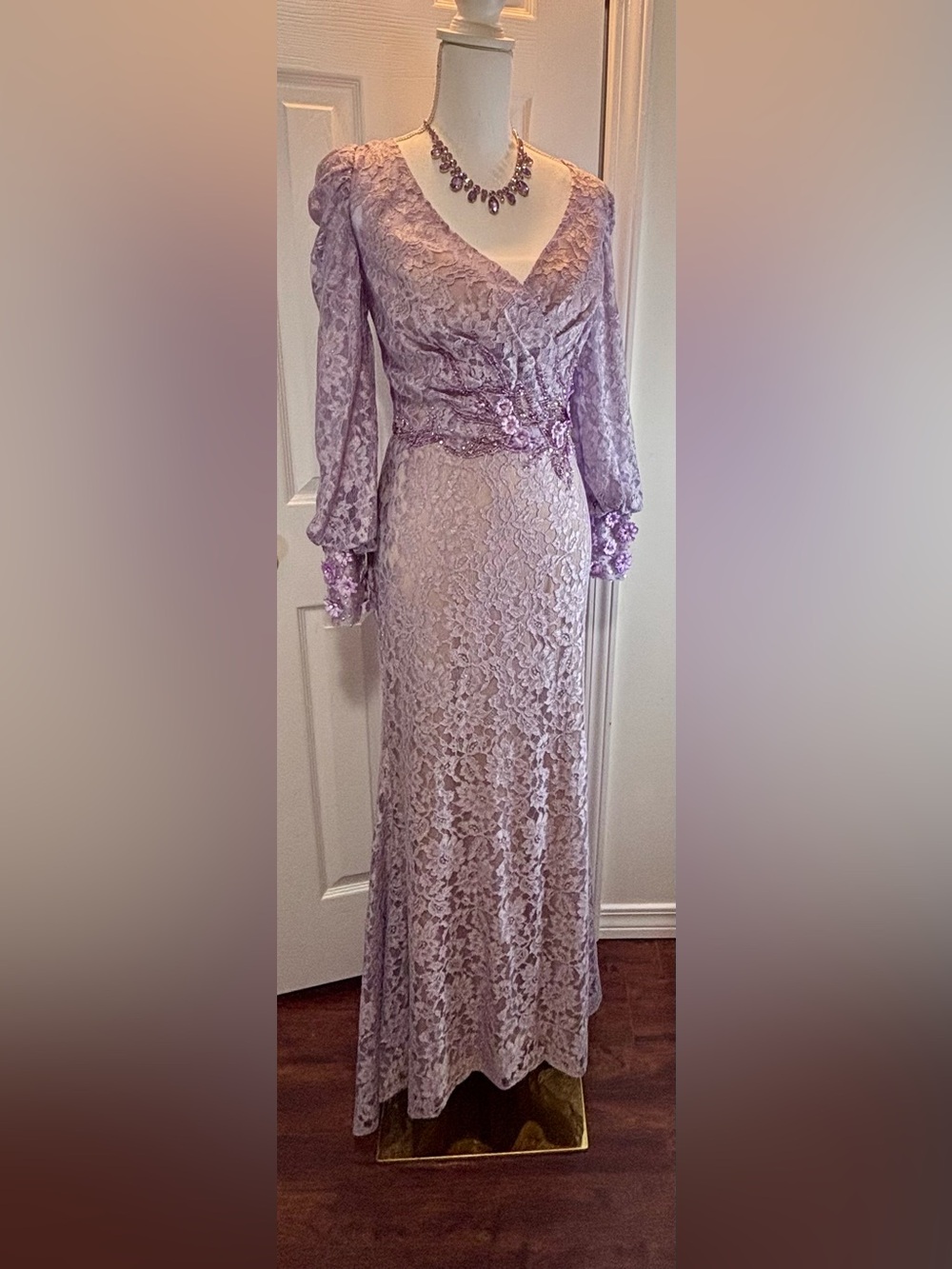 MAC Duggal Floral Lace 3D Appliqués Detailed Beadwork Vintage Lilac Sz 8 #79397